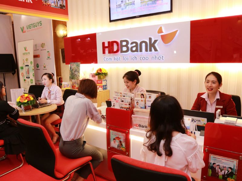 Tại HD Bank, nhân viên có cơ hội phát triển sự nghiệp đầy tiềm năng.